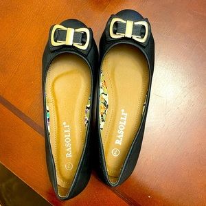 Women’s black flats NEW